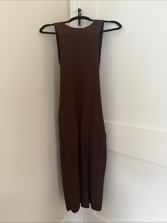 Dresses & Skirts - Sleeveless Brown Midi Dress